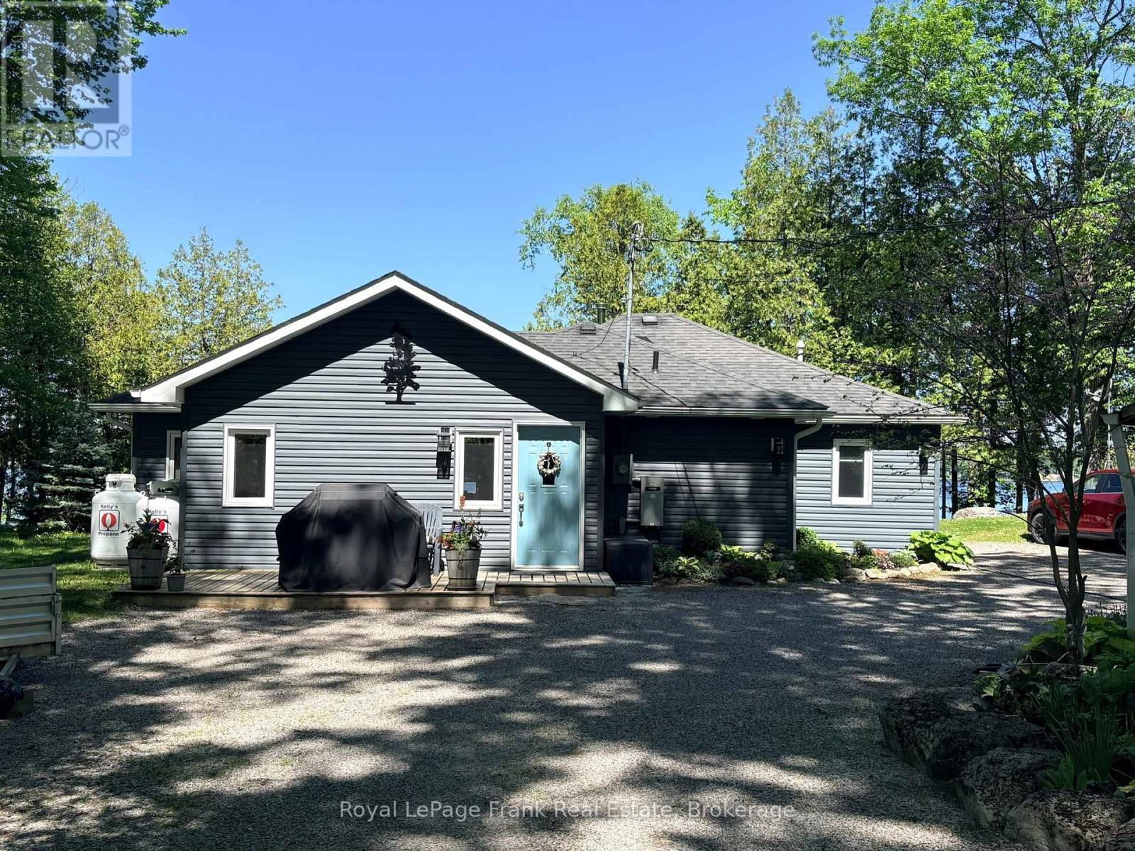 944 BIRCHCLIFF DRIVE - 43