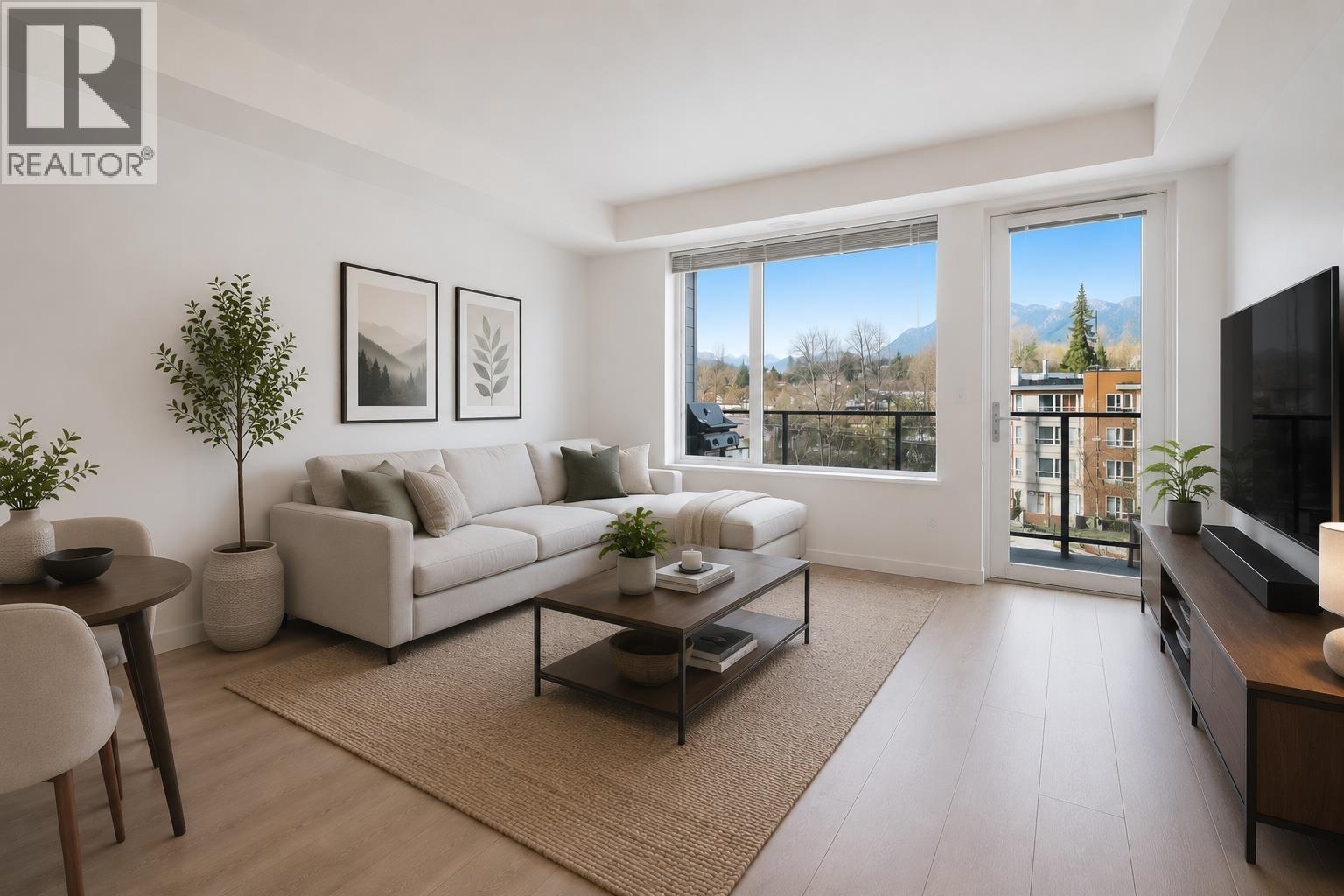414 725 MARINE DRIVE