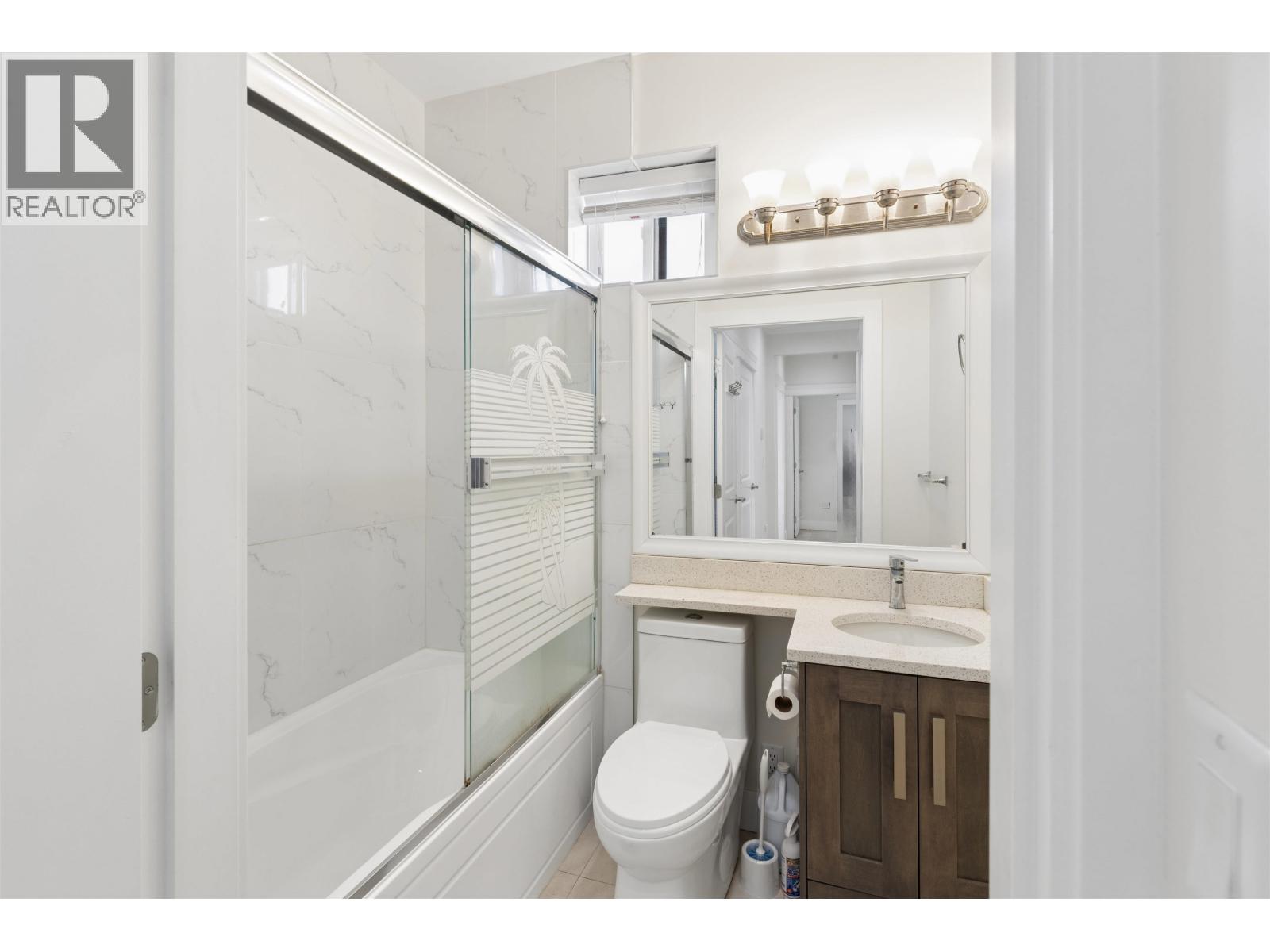 10 Bed, 7 Bath House for Sale in Vancouver – 6182 COMMERCIAL STREET, Vancouver – MLS# R3132698 - Image 31
