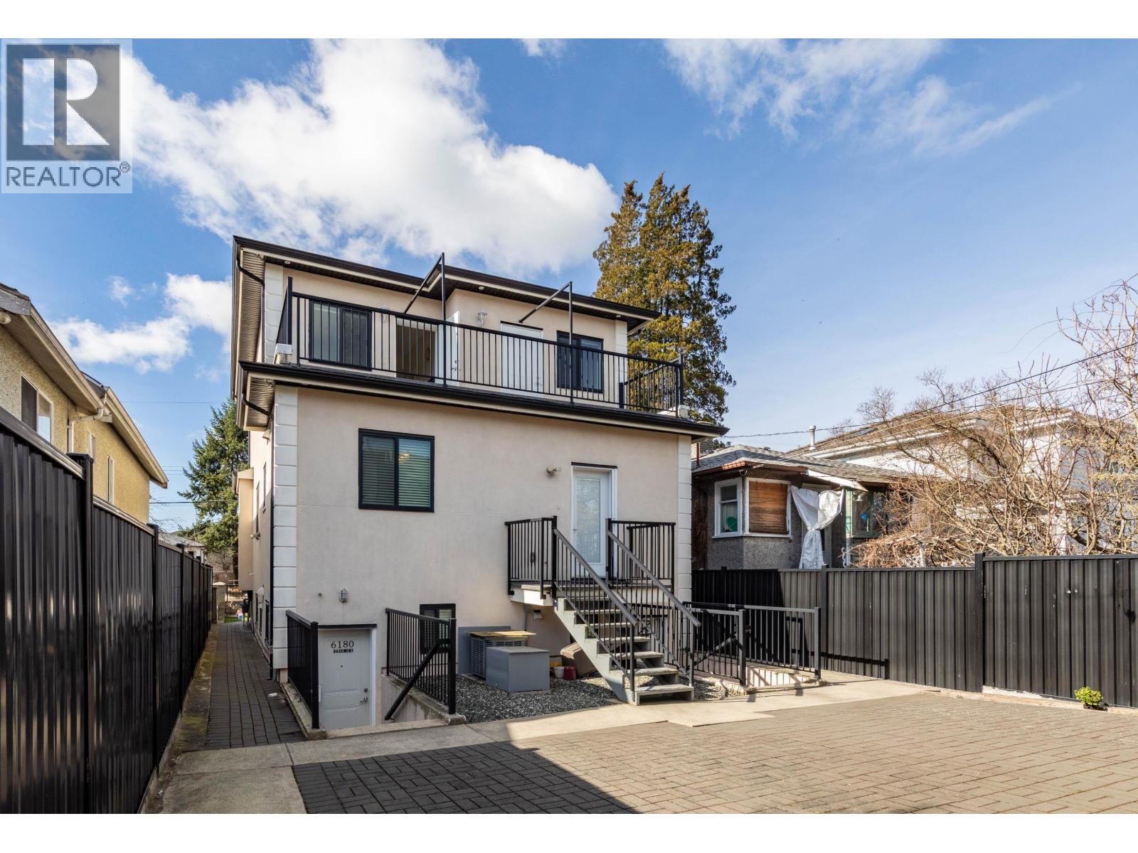 10 Bed, 7 Bath House for Sale in Vancouver – 6182 COMMERCIAL STREET, Vancouver – MLS# R3132698 - Image 33