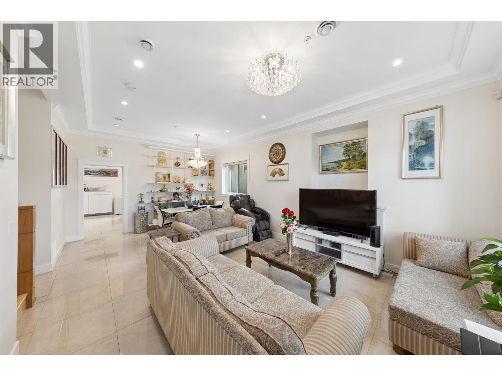 10 Bed, 7 Bath House for Sale in Vancouver – 6182 COMMERCIAL STREET, Vancouver – MLS# R3132698 - Image 6