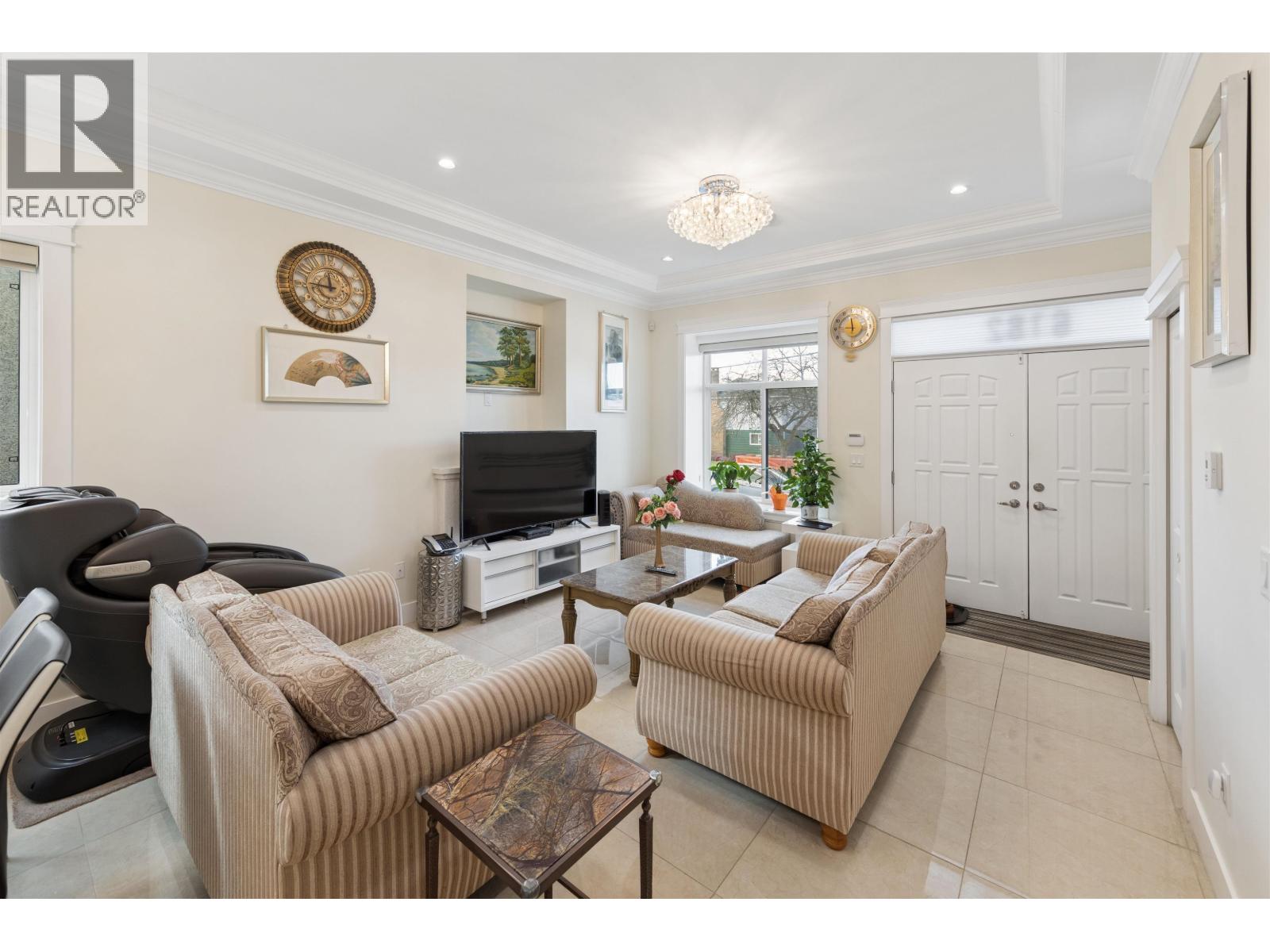 10 Bed, 7 Bath House for Sale in Vancouver – 6182 COMMERCIAL STREET, Vancouver – MLS# R3132698 - Image 9