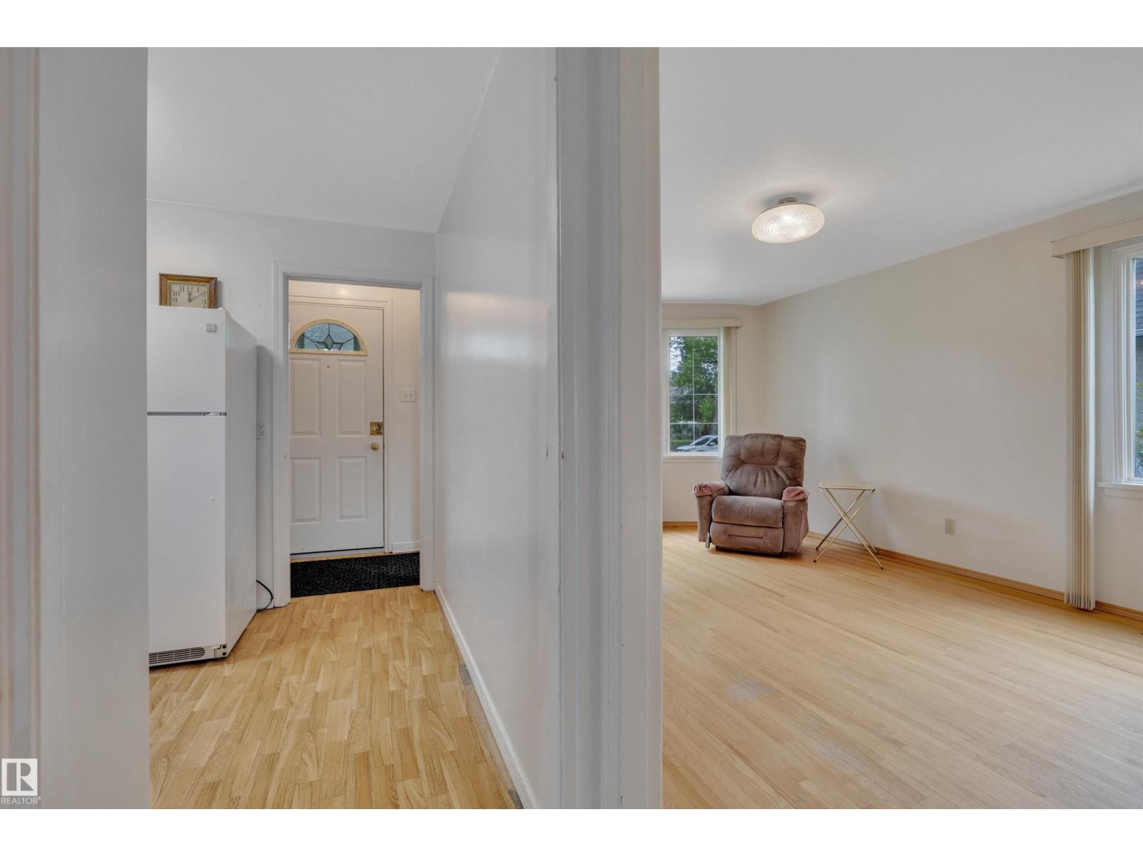 9546 91 ST NW - 10