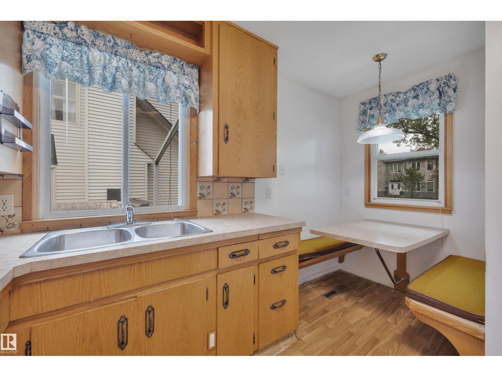 9546 91 ST NW - 12