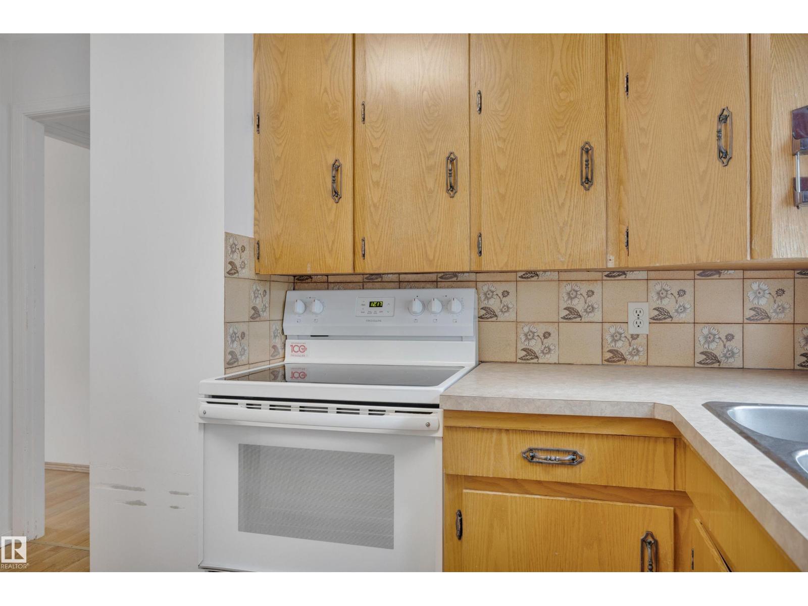 9546 91 ST NW - 15