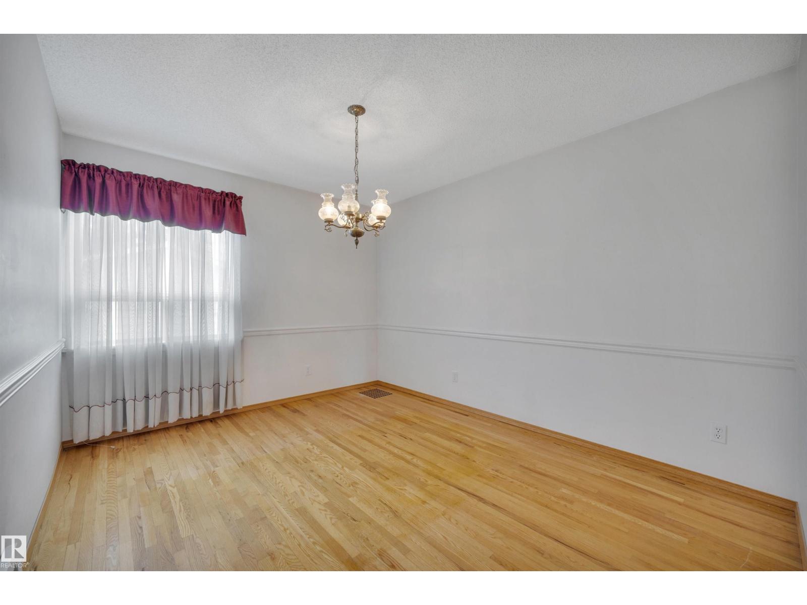 9546 91 ST NW - 17