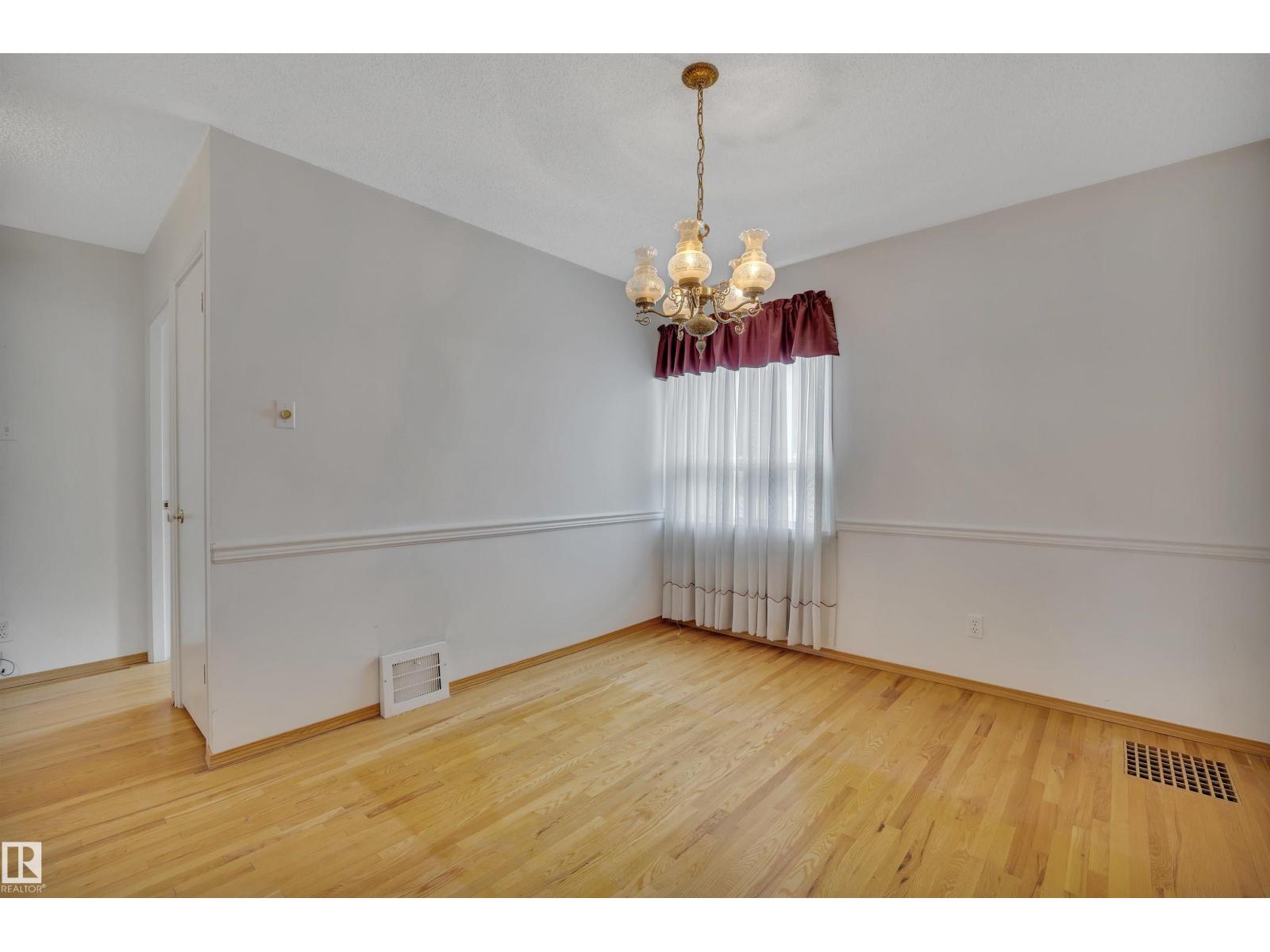 9546 91 ST NW - 19