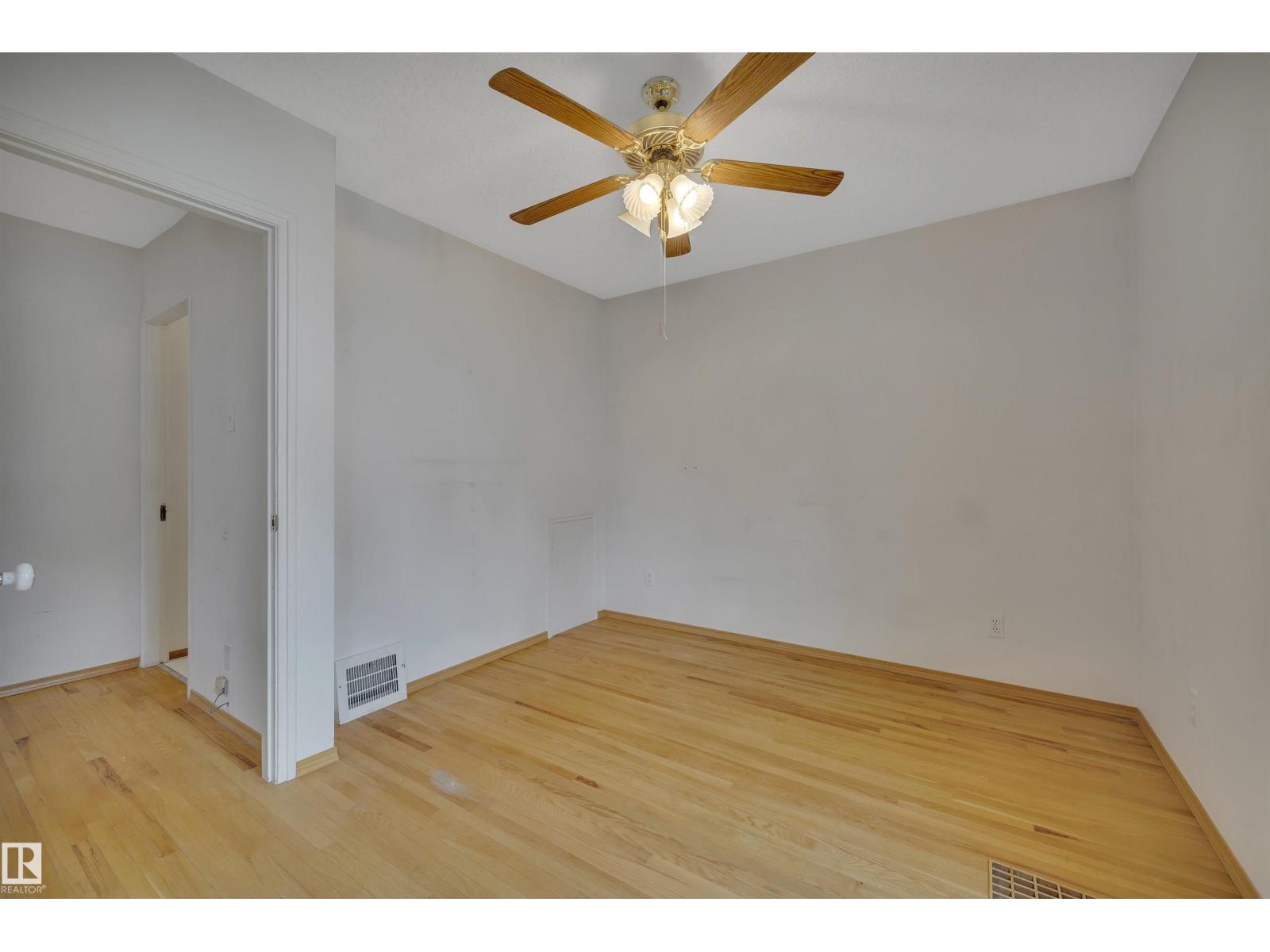 9546 91 ST NW - 23