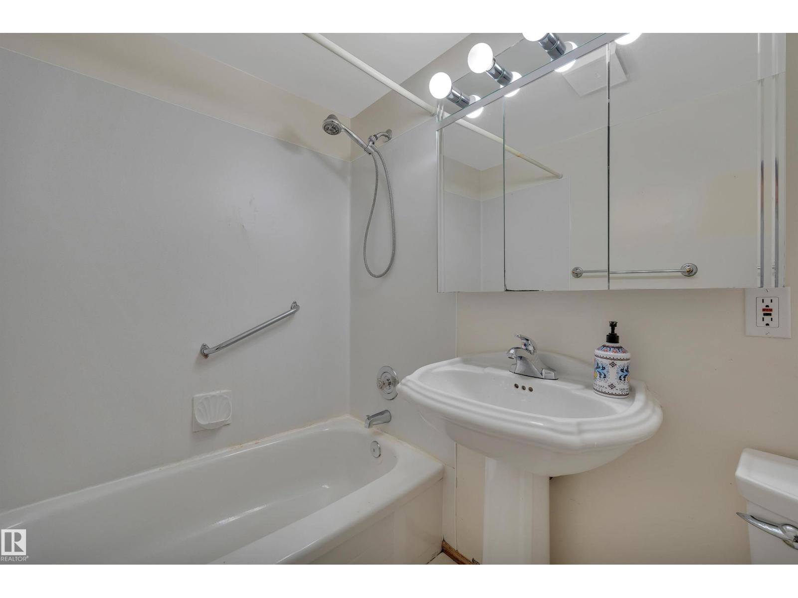 9546 91 ST NW - 24
