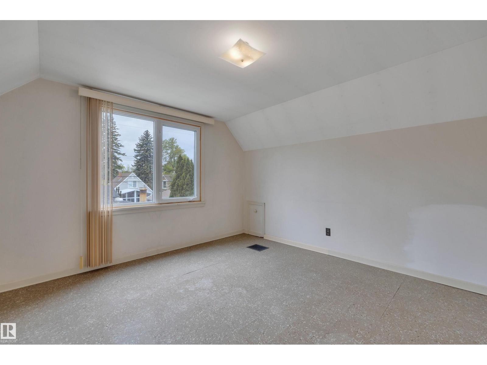 9546 91 ST NW - 31