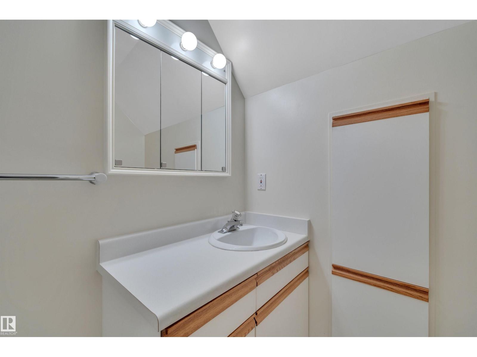 9546 91 ST NW - 33