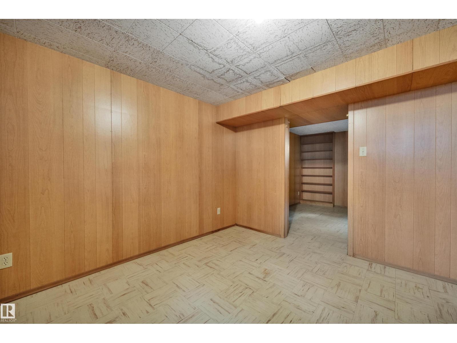 9546 91 ST NW - 43