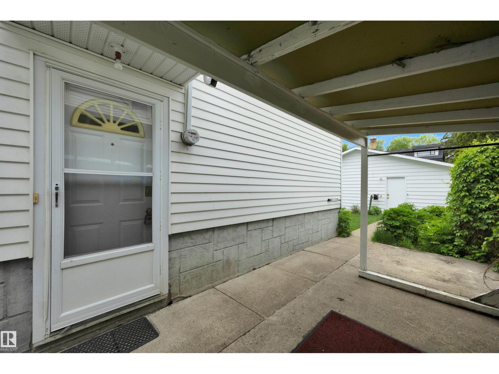 9546 91 ST NW - 46