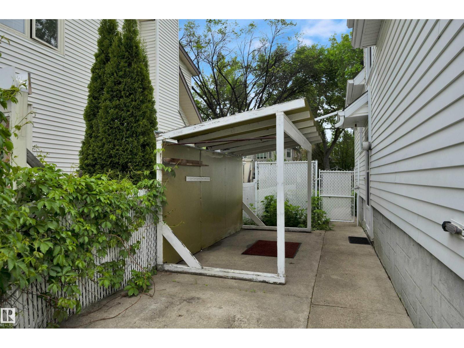 9546 91 ST NW - 47