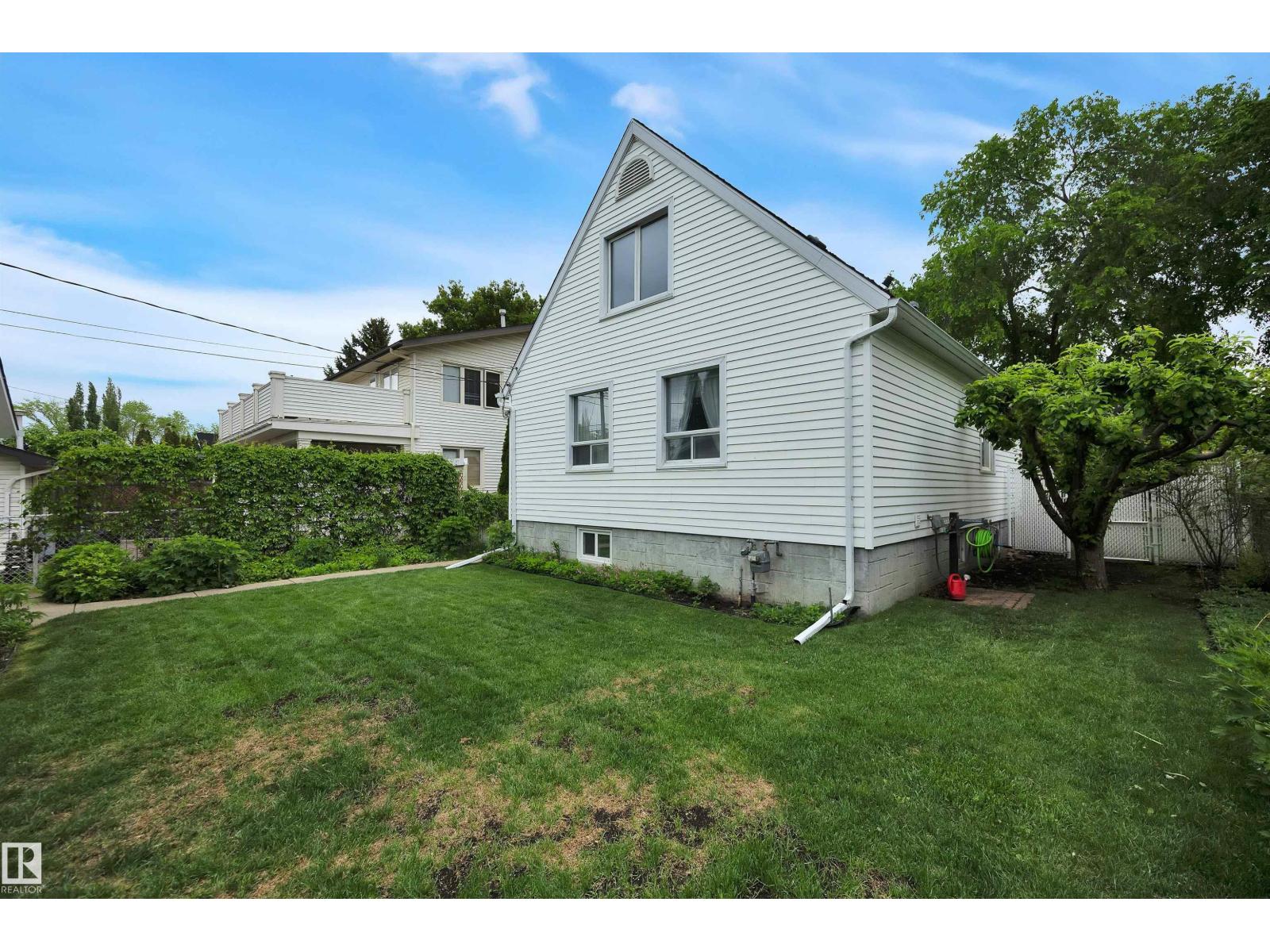 9546 91 ST NW - 50
