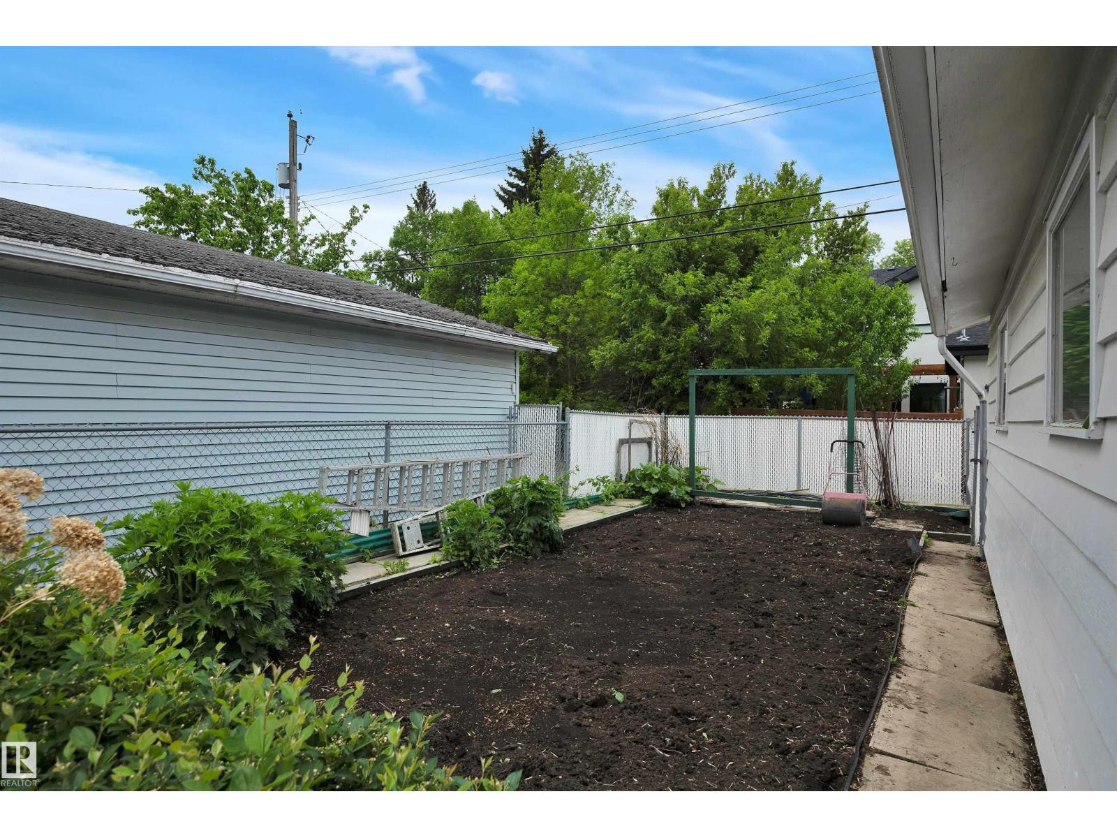 9546 91 ST NW - 52
