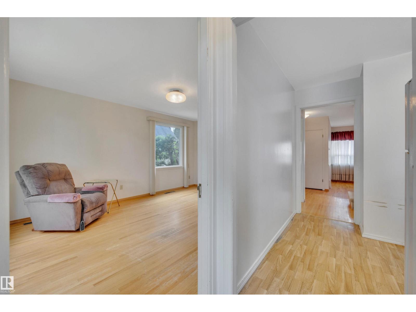9546 91 ST NW - 6