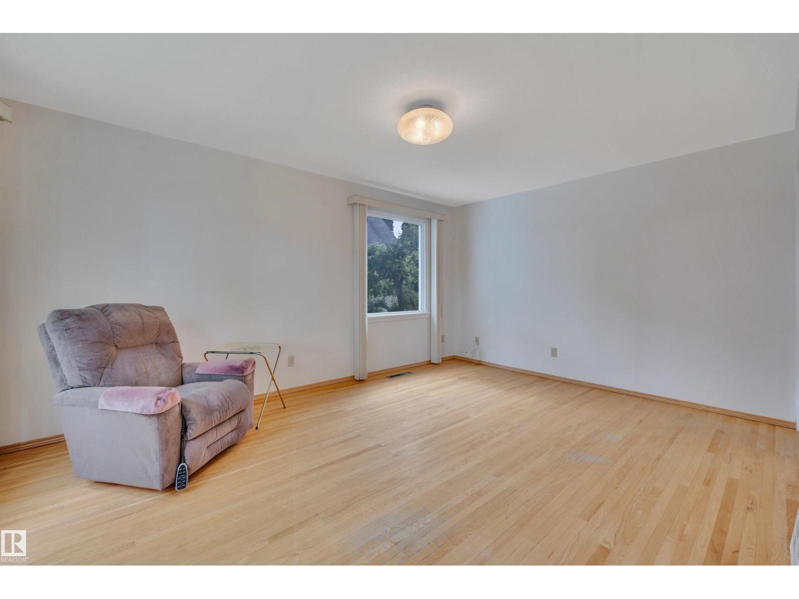 9546 91 ST NW - 7