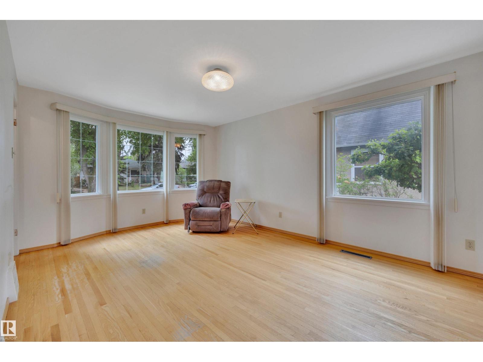 9546 91 ST NW - 9