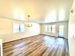 210 Lynnwood Bay, Altona, MB R0G0B1 Photo 6