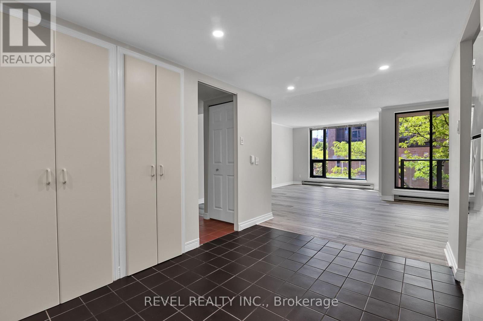 #301 15 MURRAY STREET - 11