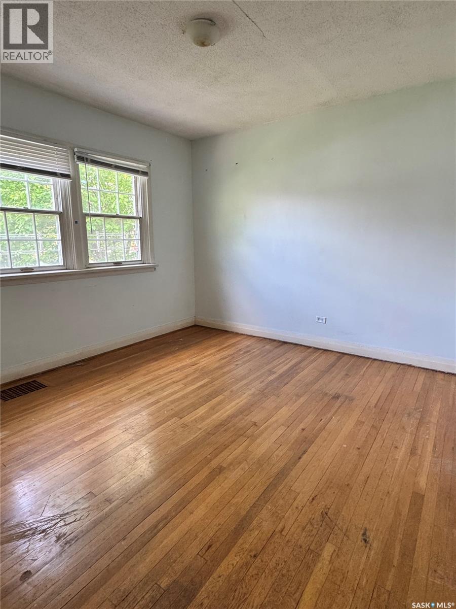 712 Broadway AVENUE - 5