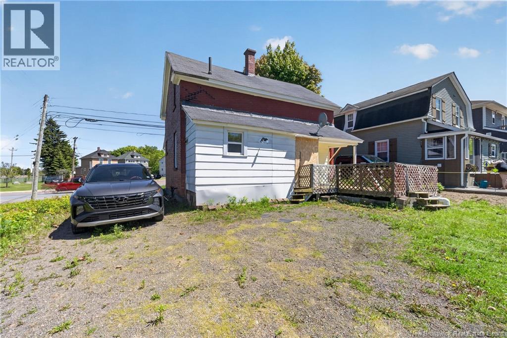 292 Botsford Street - 12