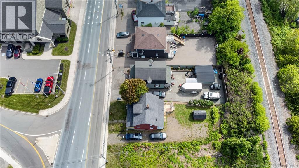 292 Botsford Street - 15
