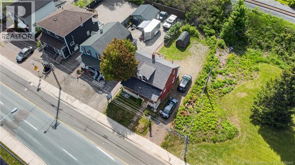 292 Botsford Street - 16