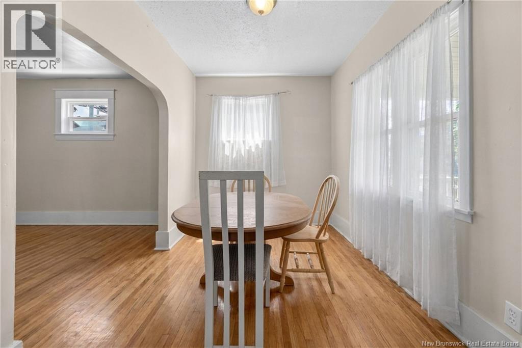 292 Botsford Street - 18