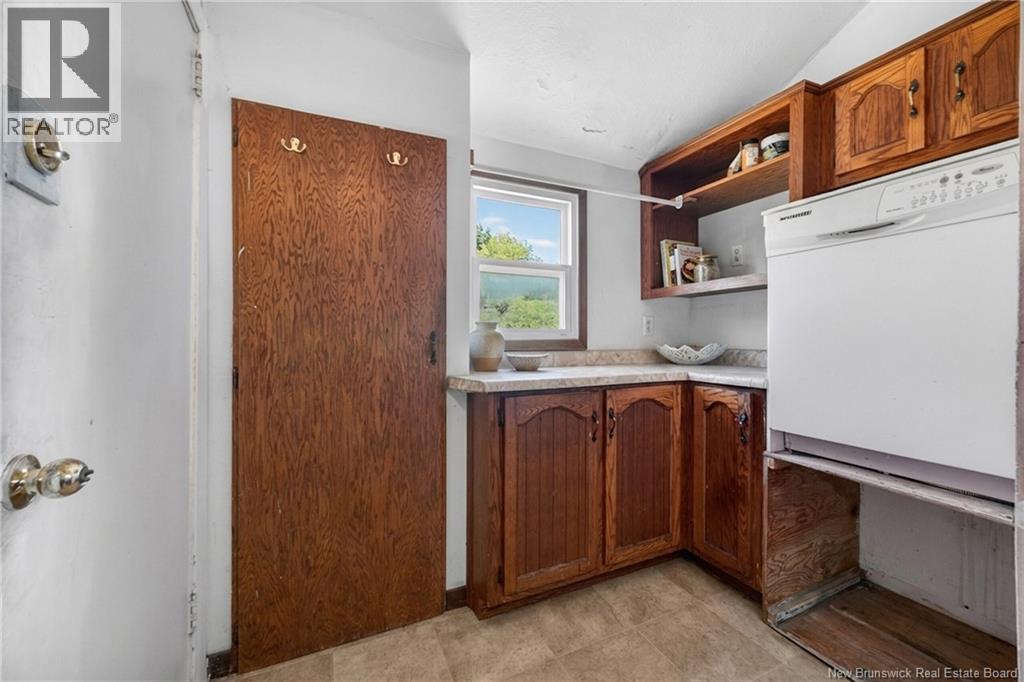 292 Botsford Street - 20
