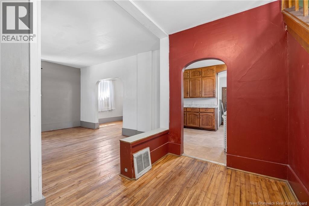 292 Botsford Street - 25