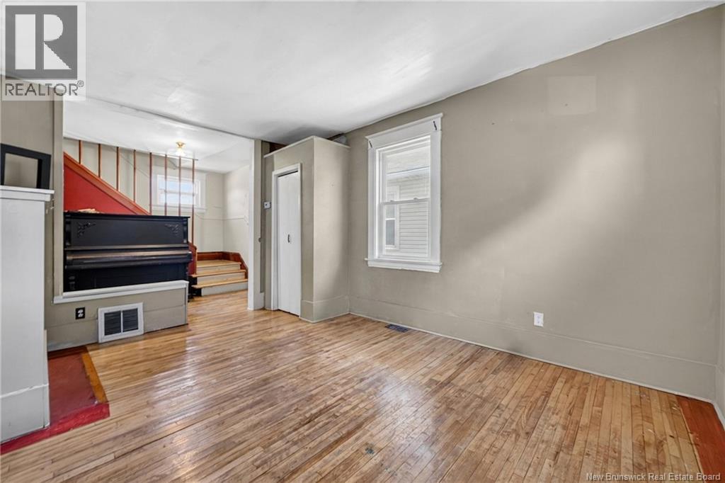 292 Botsford Street - 26