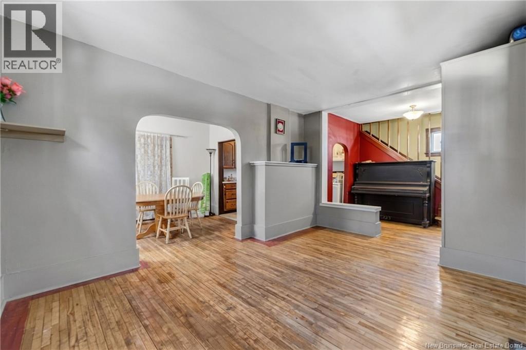 292 Botsford Street - 27