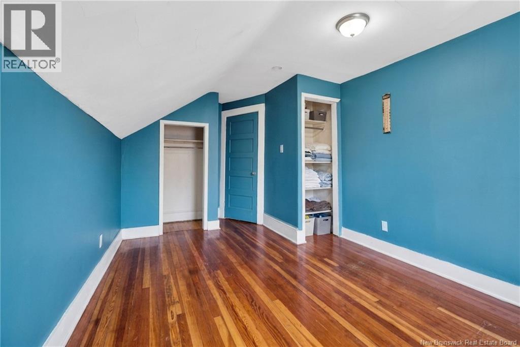 292 Botsford Street - 31