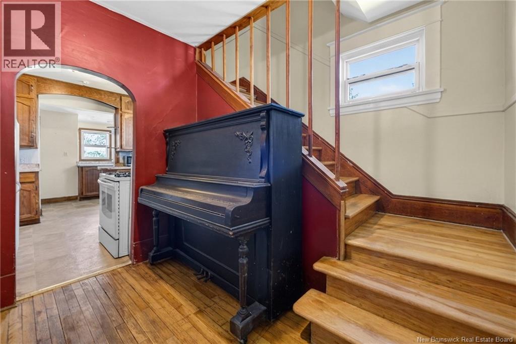 292 Botsford Street - 32