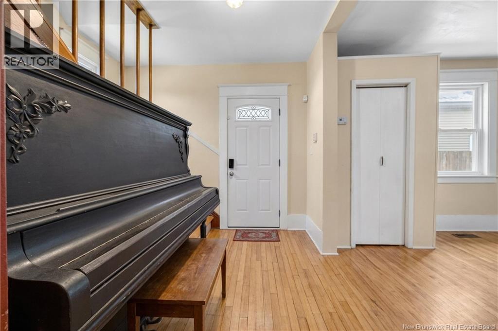 292 Botsford Street - 33