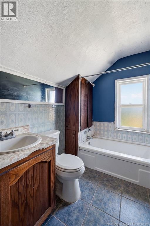 292 Botsford Street - 34