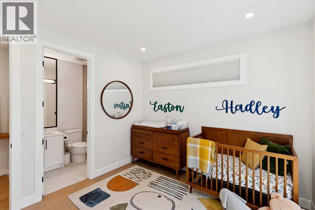 3004 Hampton Crescent SW - 25