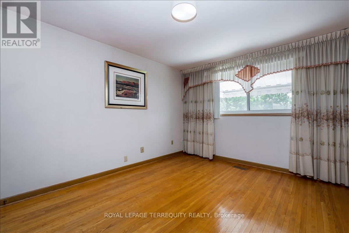 44 MARGARET AVENUE - 12