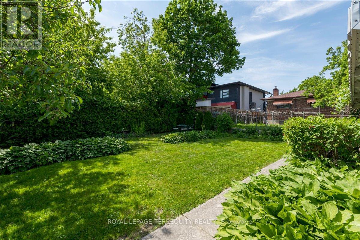 44 MARGARET AVENUE - 32