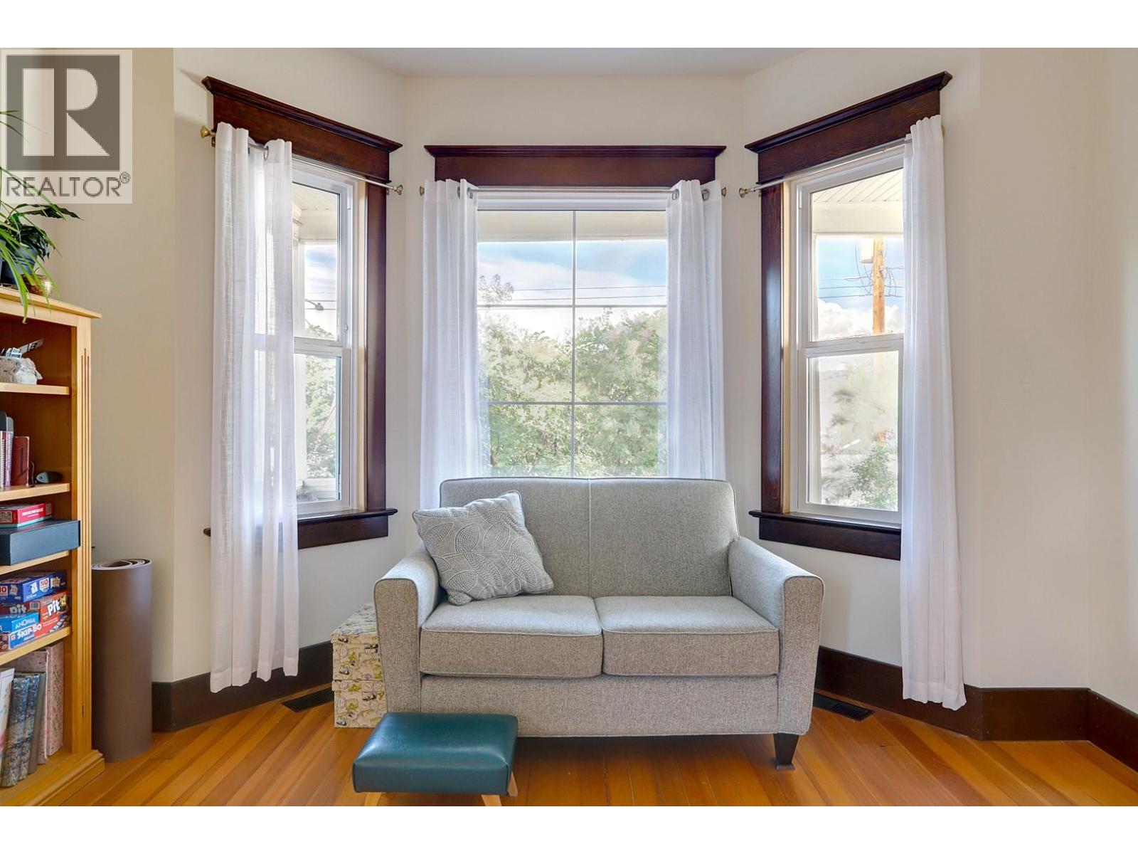 2503 24 Street - 9