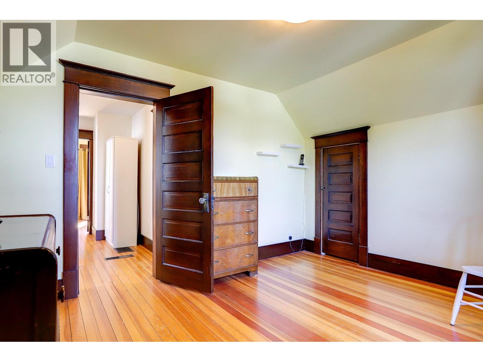 2503 24 Street - 36