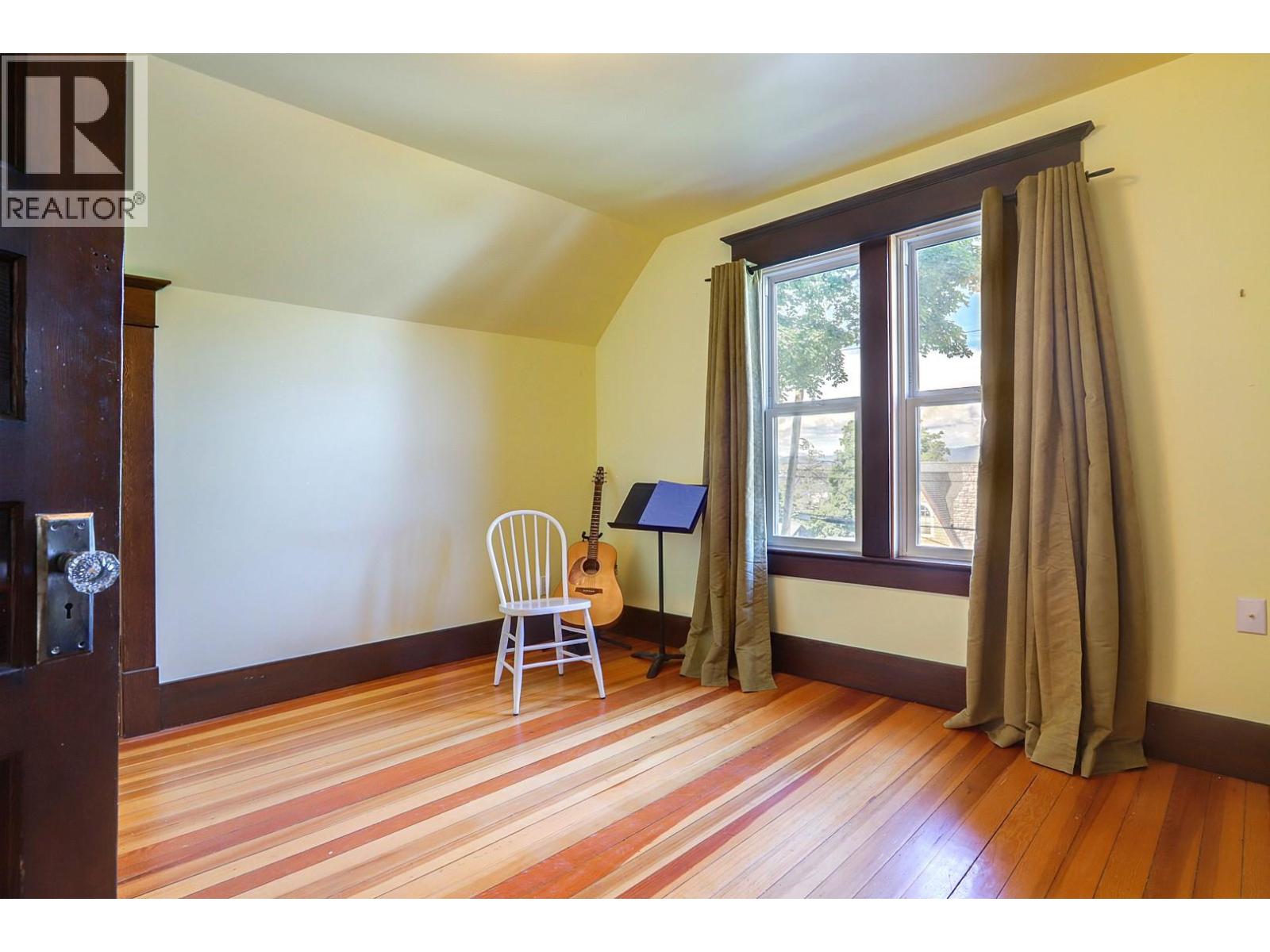2503 24 Street - 35
