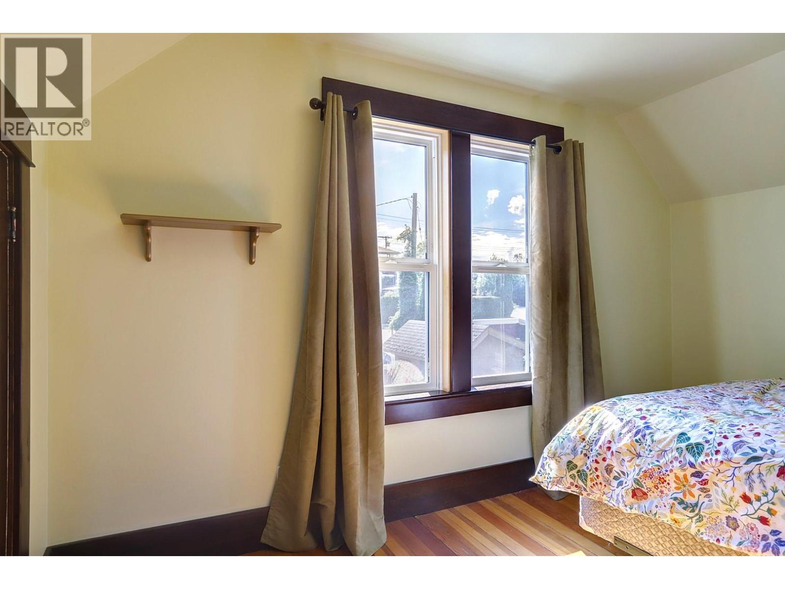 2503 24 Street - 31
