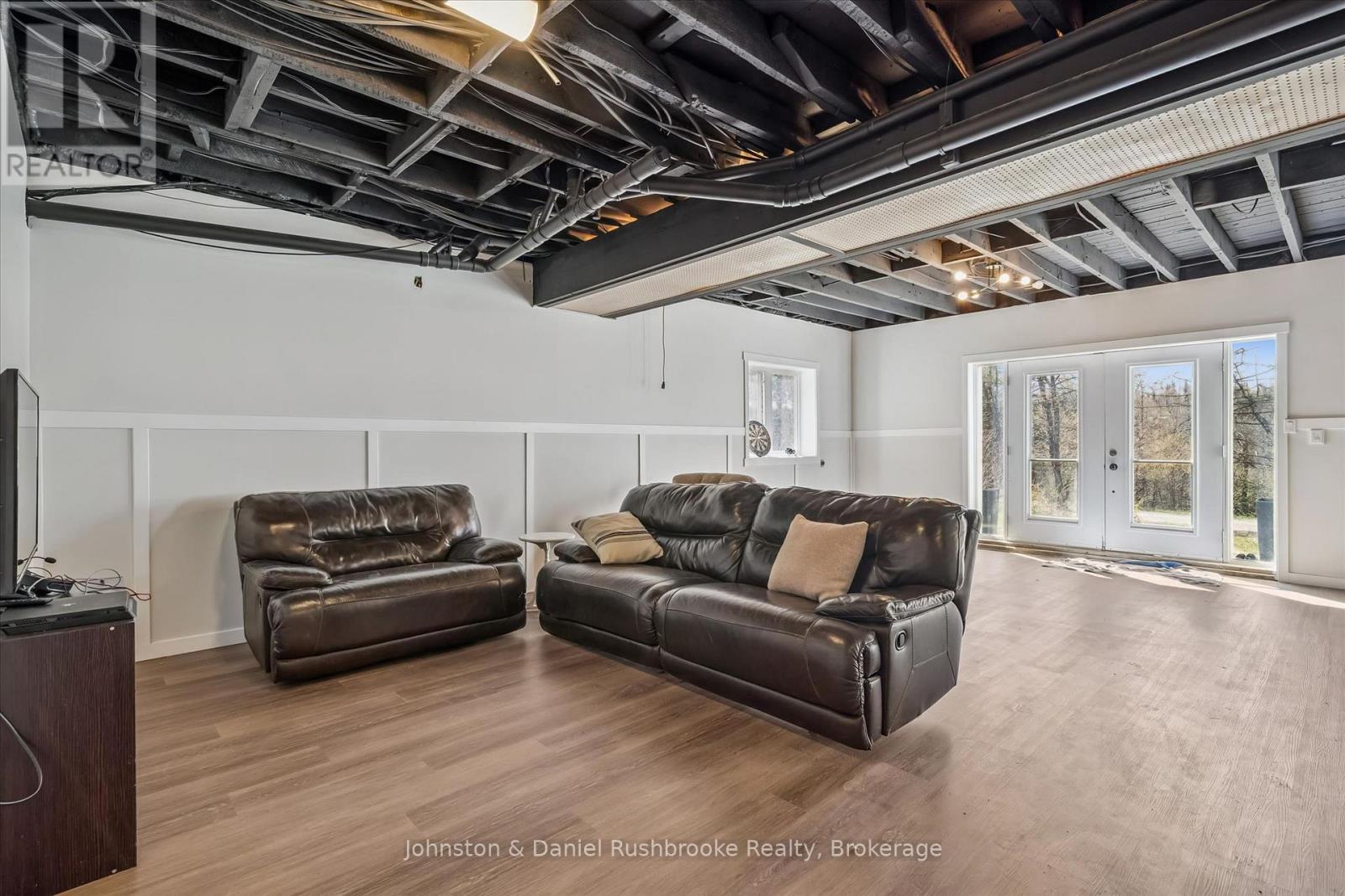2519 SOUTH HORN LAKE RD R.R.#3 ROAD - 22