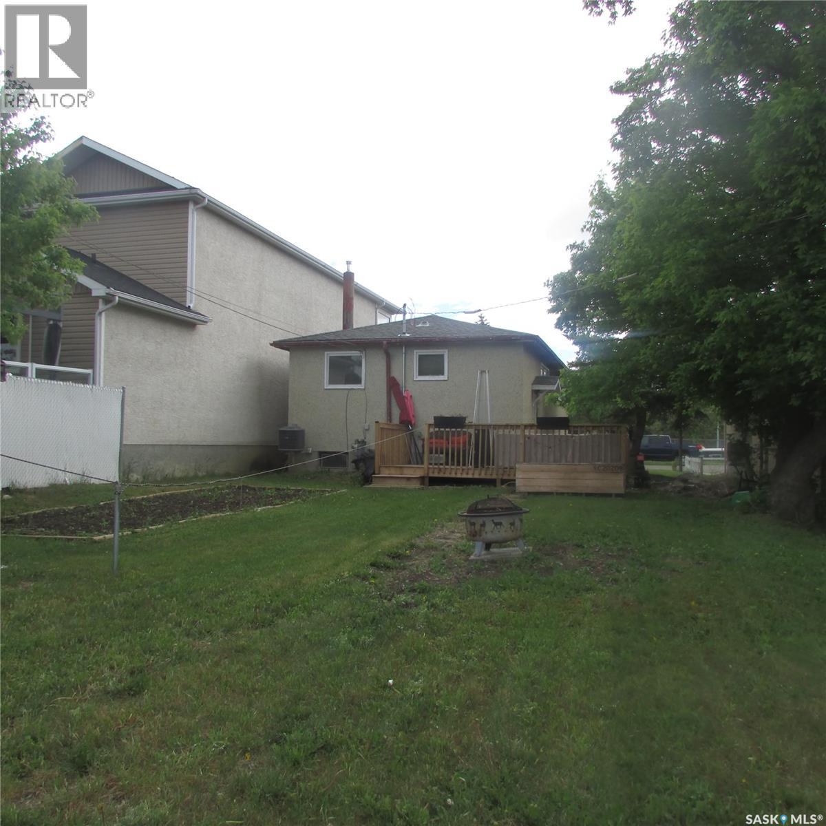 2058 Alexandra STREET - 8