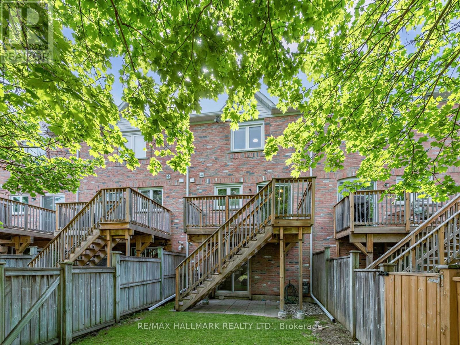 #15A 81 NORTHERN HEIGHTS DRIVE - 18