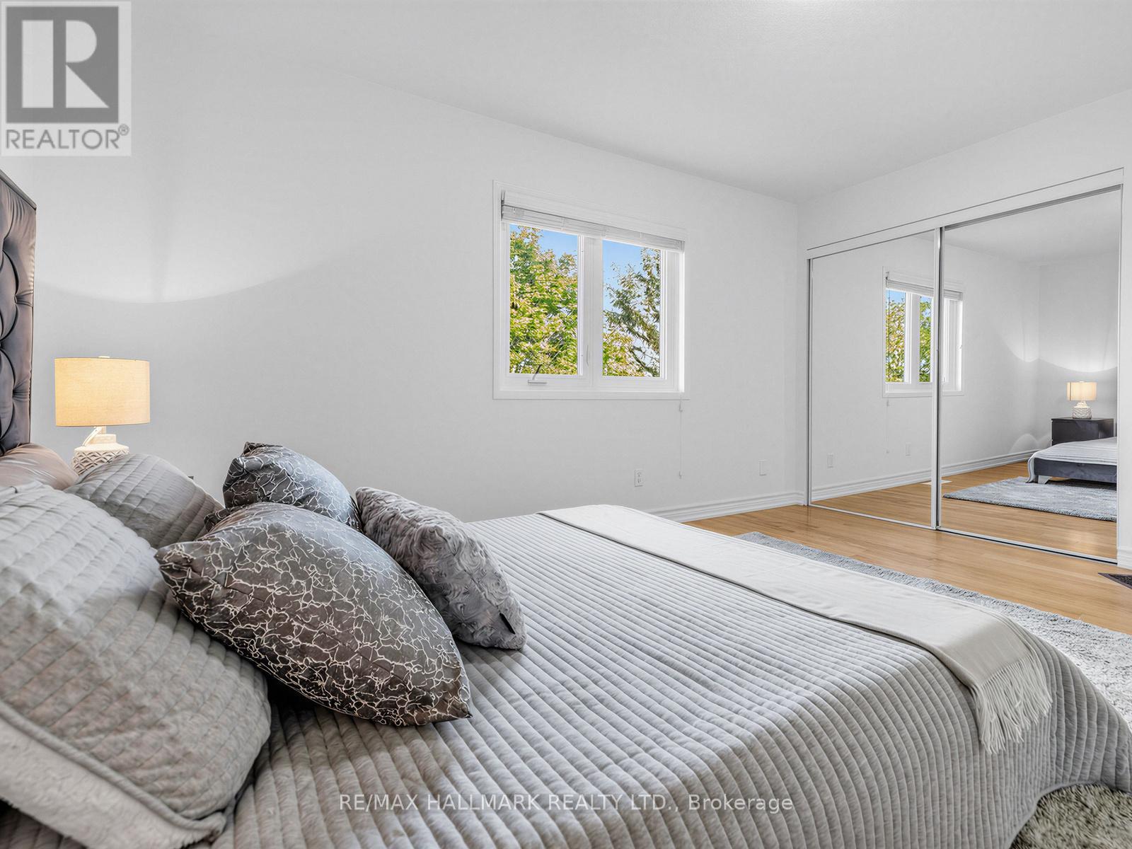 #15A 81 NORTHERN HEIGHTS DRIVE - 22