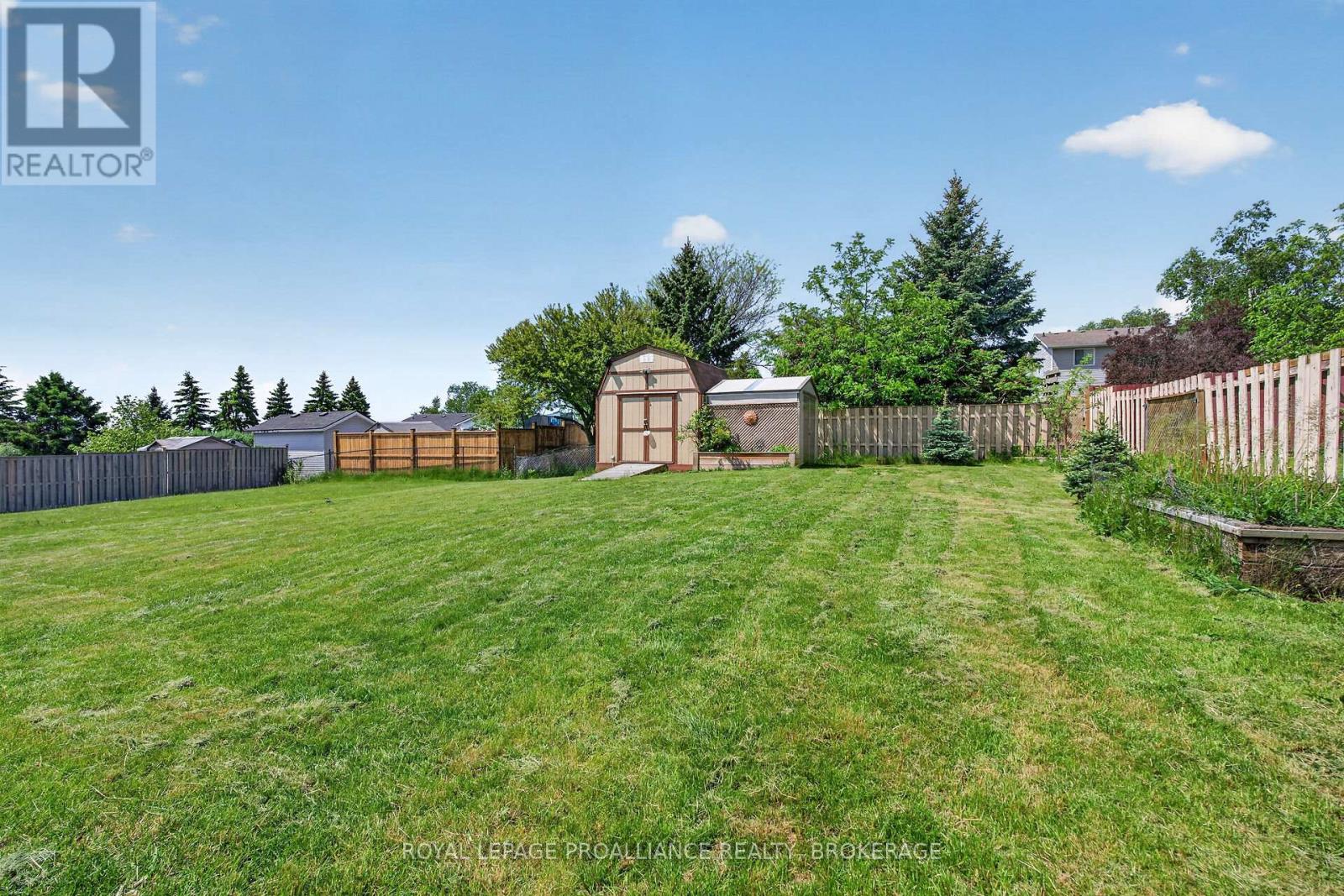18 MCKEOWN CRESCENT - 38